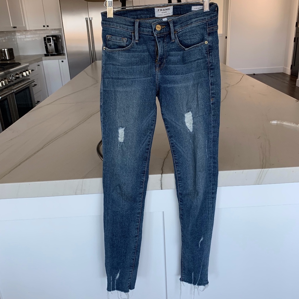 Frame Skinny de Jeanne Distressed Jean